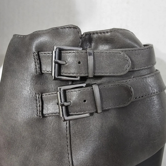CHARLOTTE RUSSE Gray Faux Leather Ankle Boots Size 9 - Picture 6 of 10